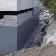 1 a concrete structure with bricks in the process of construction